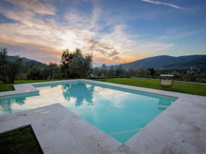 Hilltop Villa in Castiglion Fiorentino with Pool Views